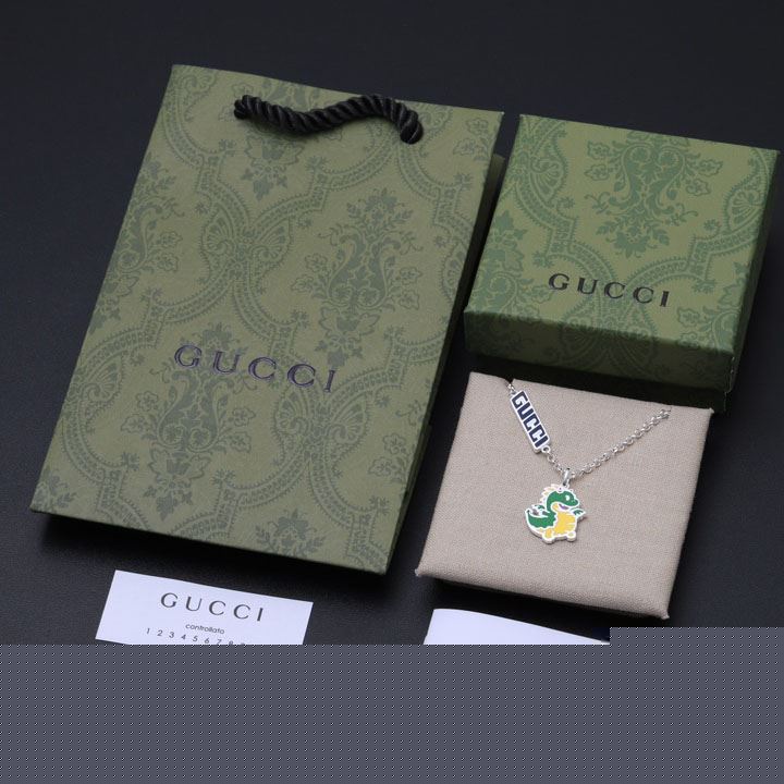 G*u*i necklaces